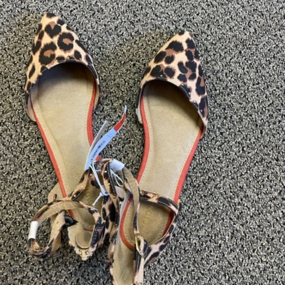 Old Navy DORSAY Leopard Print Studded pointed toe ankle strap Flats